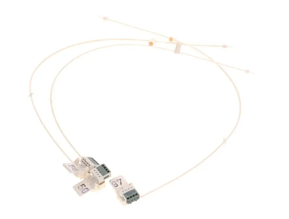 Kodierstecker von Bosch mit mehreren Anschlussmöglichkeiten, ausgestattet mit Zahlen zur Identifikation. Kabelverbindungen an beiden Enden.